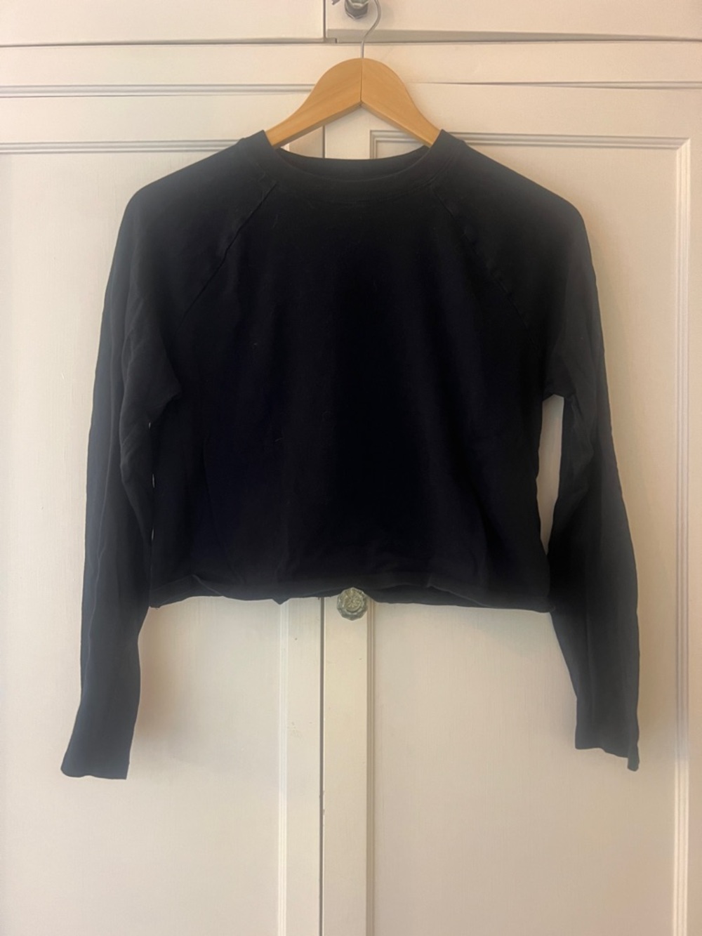 Abercrombie Black Women's Cropped Long-Sleeve Top - Classic Crewneck shirt